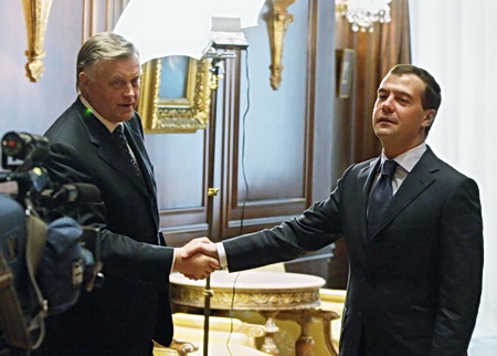 ����-����