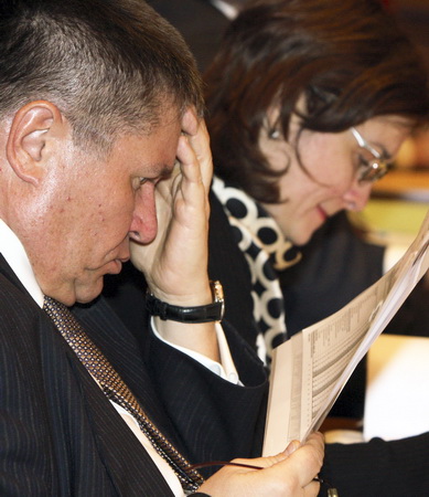 ����-����